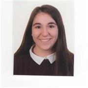 Soy una chica de 24 años que imparto clases de inglés y matemáticas a niños y niñas de primaria, así como repaso de temarios anteriores